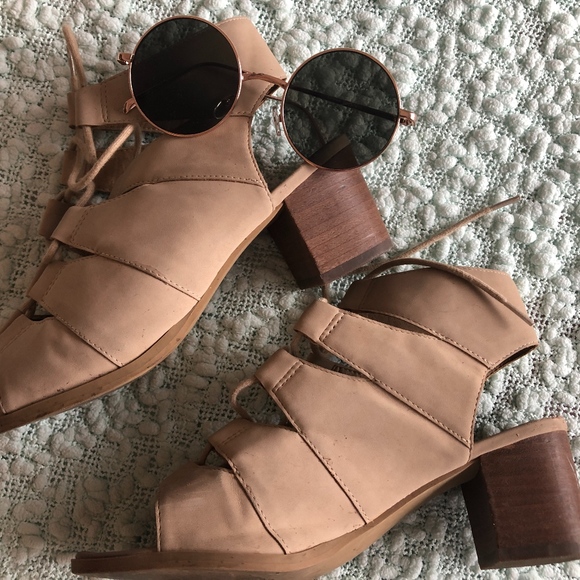 Tan Strap on Lace Platform - Picture 2 of 8